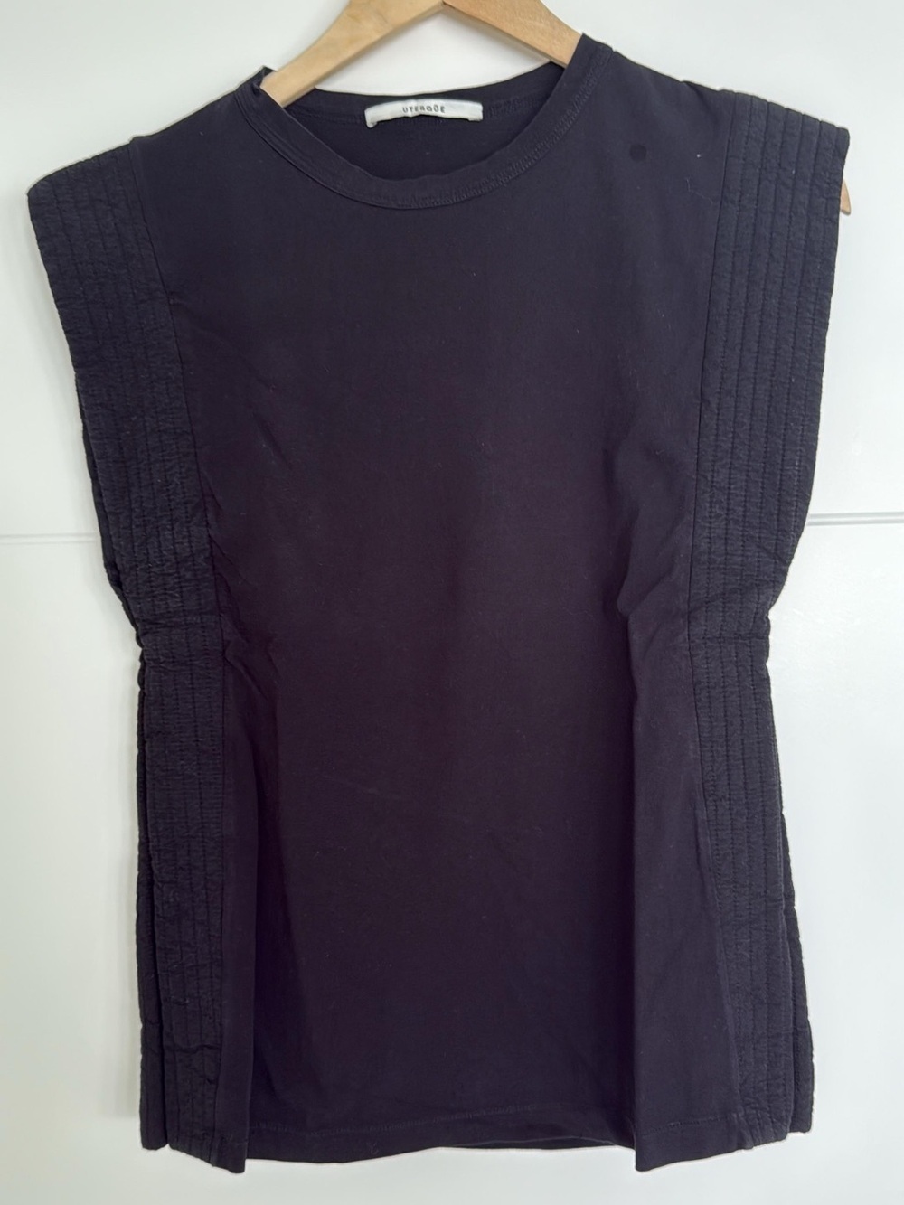 Uterque Black Quilted-Sleeve Short Sleeve Tee